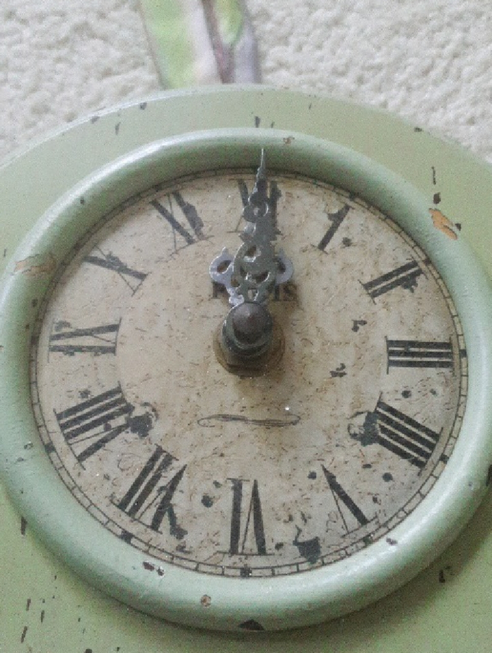 Vintage-Style Green Floral Wall Clock Decor - Picture 3 of 4